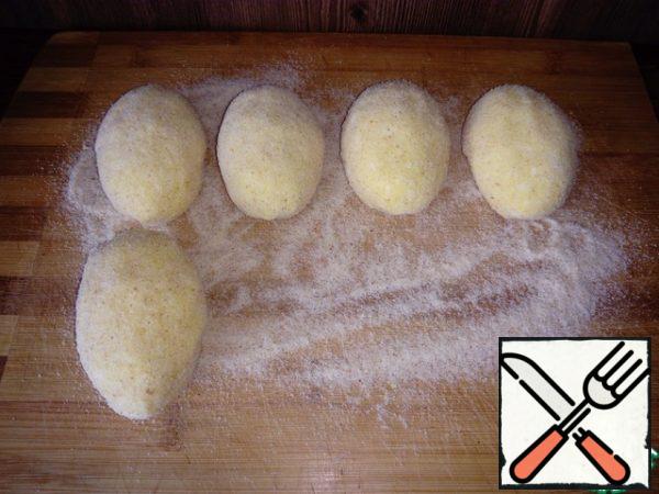 Form cutlets and roll them in breadcrumbs.