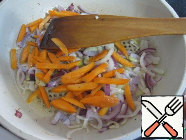 Add carrots cut into strips, simmer for another 3-4 minutes.