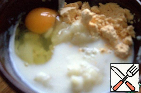 Beat eggs (one egg I replaced with egg powder-1 tbsp) and pour in milk or cream.