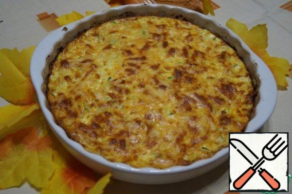 Sprinkle the remaining cheese on top and bake in the oven at 180 degrees -30 minutes, until golden brown. Serve hot.