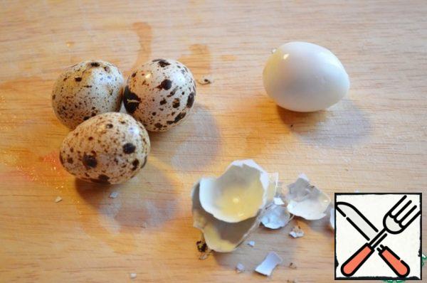 Peel the eggs and cut them in half and put them on the beetroot.
