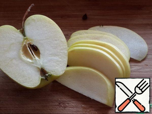 Sweet Apple cut into thin slices.