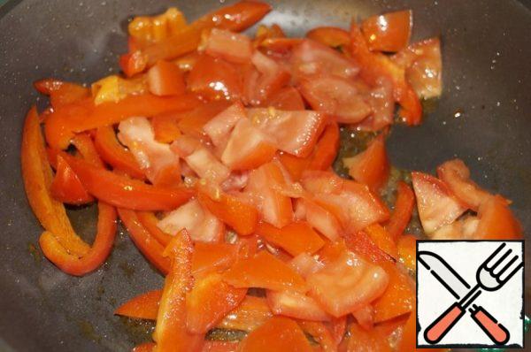 Tomato cut into small pieces and add to the pepper, simmer for 3 minutes.
