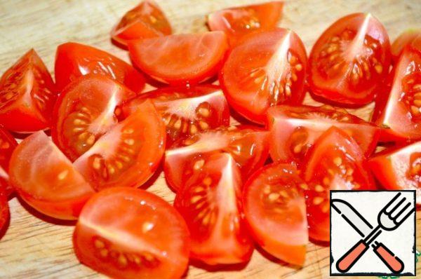 Tomatoes cut into four parts.