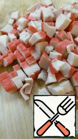 
Cut crab sticks into cubes.
