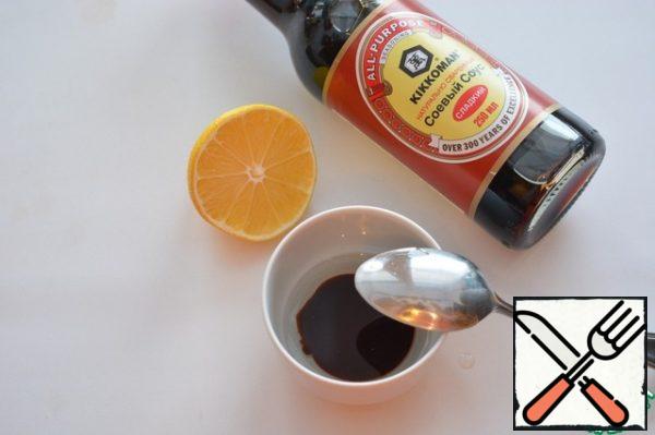 Mix sweet soy sauce, lemon juice, oil.
