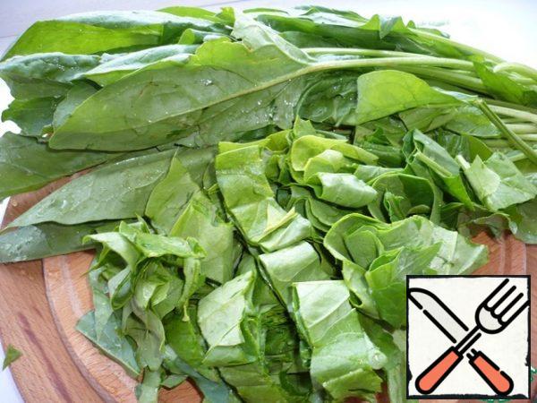 Chop the spinach coarsely.