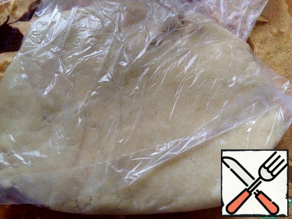 Pour the resulting dough into a plastic bag, form a disk from it and put it in the refrigerator for 1 hour.