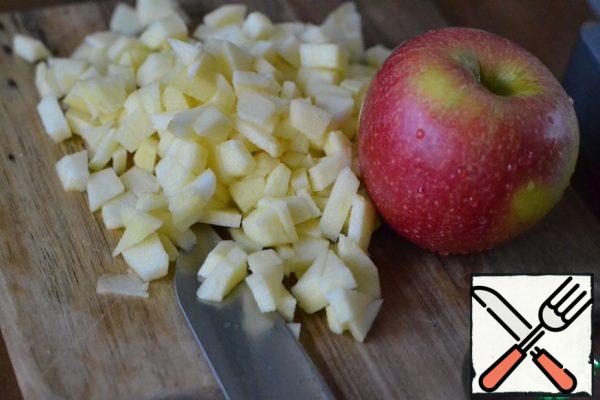 Apples peel, remove the core and finely chop.