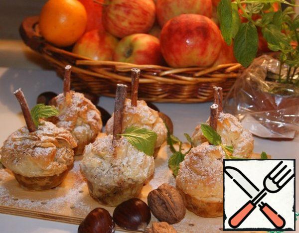 Serve, sprinkled with powdered sugar and cinnamon to taste. Garnish with mint.
