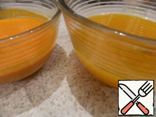 Mix the hot drink with gelatin, let it cool, mix with sea buckthorn juice.