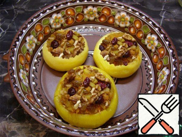 Fill the formed recesses generously with the finished filling and put in the oven for 20 minutes at T = 180 * C. Immediately pour the finished turnip with liquid (warmed) honey.