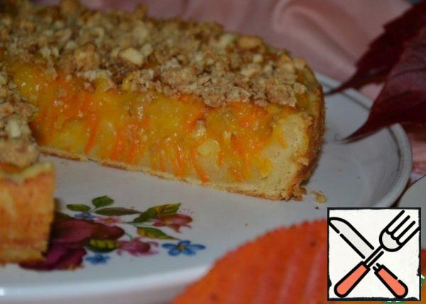 I cut the cake into pieces, put it in saucers... My husband and daughters are drooling, but they calmly endure while I pour tea into glasses.
A delicate base, saturated with the taste and aroma of an amazingly delicious cream!
