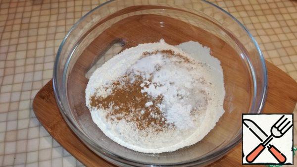 Sift flour into a bowl, add cinnamon, nutmeg, baking soda, baking powder and salt. Mix well.
