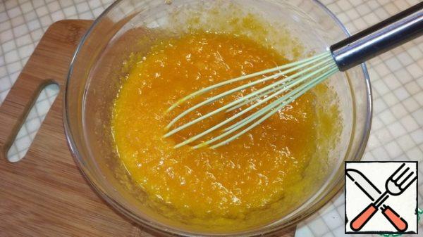 In another bowl, mix the pumpkin puree and sugar.