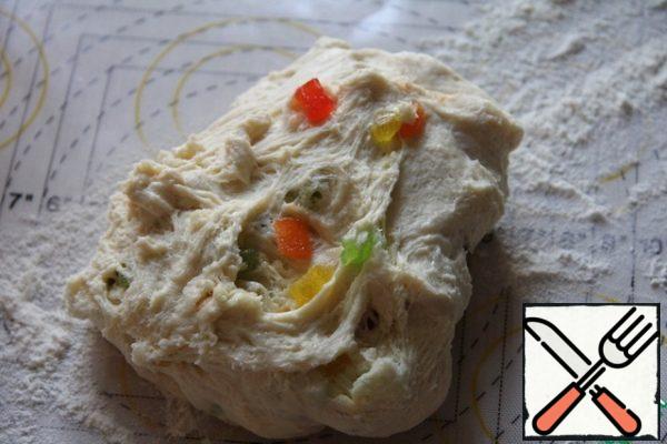Then add the butter at room temperature and knead for 5 minutes. Last of all, add candied fruits, knead again.
