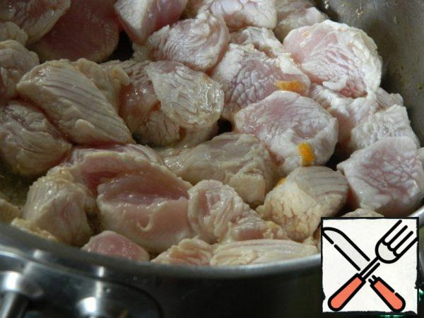 Lightly fry in another pan. Add the seasoning "Provencal herbs".
