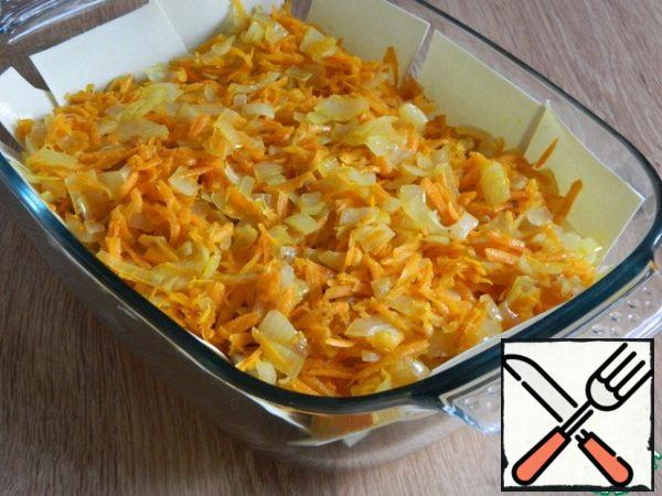 Sprinkle carrot and onion mixture on top.