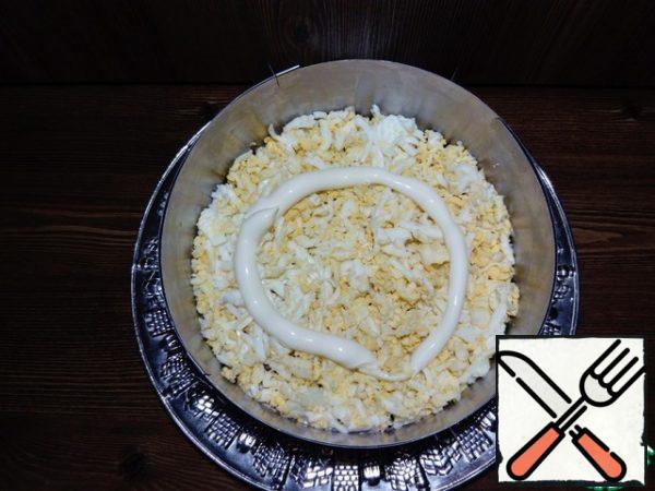 3 layer-eggs + mayonnaise (salt to taste)