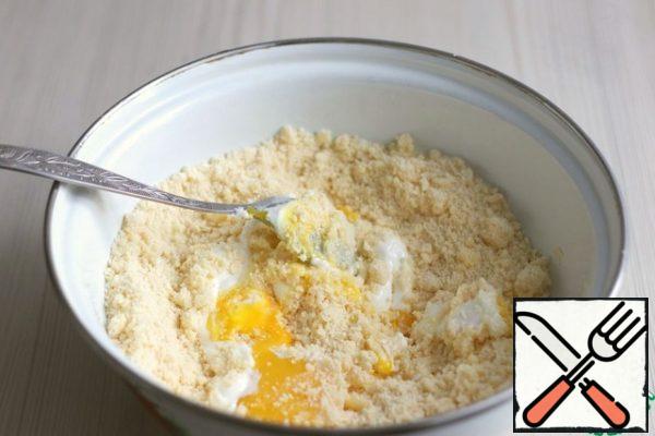 Next, add 3 egg yolks (whites will need us for the cream-filling), add 2 tablespoons of sour cream with a small hill.