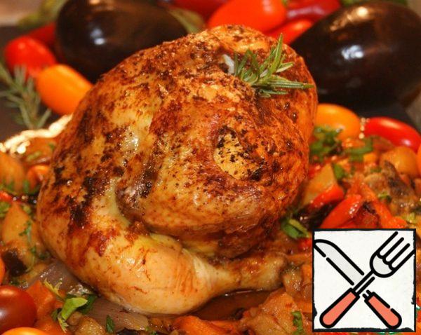 Serve with vegetables and parsley! If desired, pour lemon juice and serve with fresh tomatoes.
Save the juice released during baking. And pour it over the chicken cut into portions.