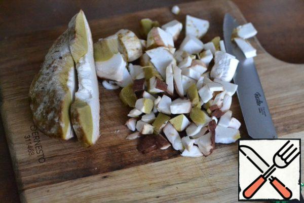 Mushrooms peel and finely chop.