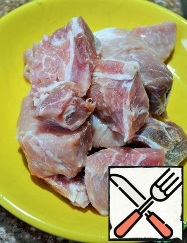 Meat cut into chunks, convenient for food, 4-5 see.