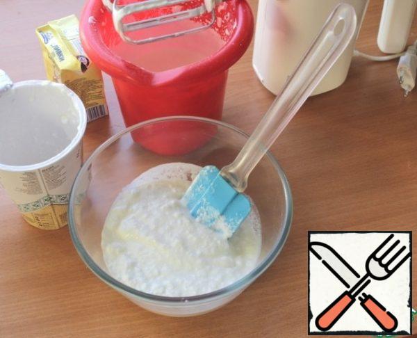 Whisk the cream with powdered sugar until soft peaks. Add the dissolved and slightly warmed gelatin to the yogurt, mix quickly, add whipped cream and vanilla extract (or vanillin).
