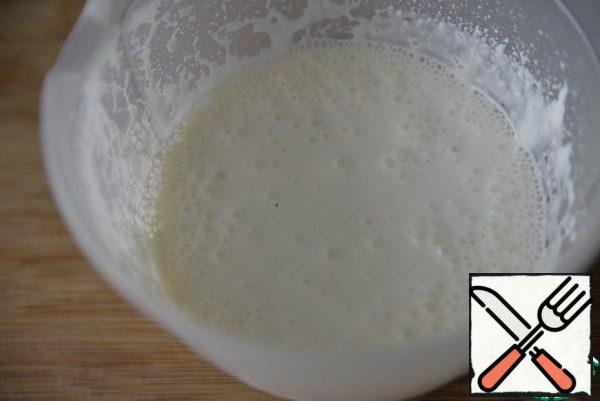 Add milk, stir. The consistency should be liquid sour cream.