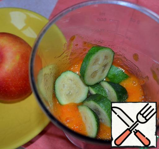 Persimmon to release from the seeds and the stalk, punching blender.
Feijoa cut, add and punch.