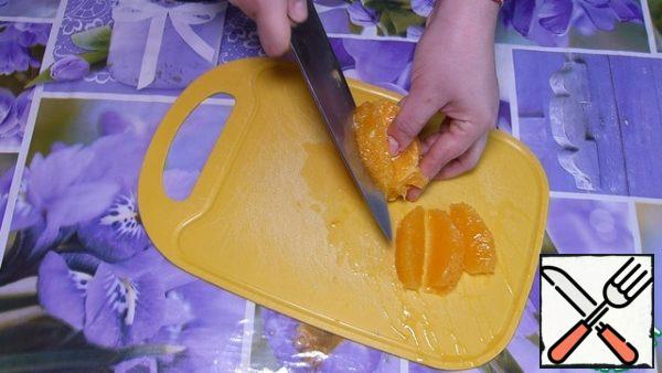 Pumpkin grate on a large grater.
Orange wash, extract with a fine grater zest.
Cut the skin from the orange and mill it.
Cut the slices into small pieces.