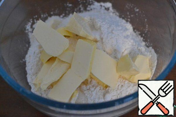 Mix flour, butter, egg and a pinch of salt in a separate bowl.