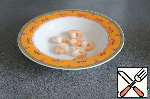 Put a little shrimp in each plate (3-6 per serving).
