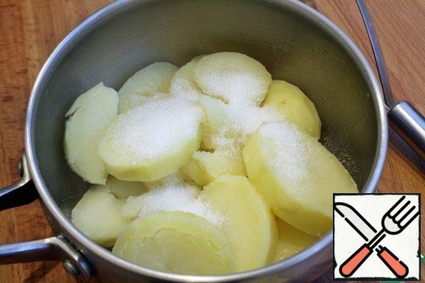 To ready the potatoes pour the sugar and mash with a potato masher.