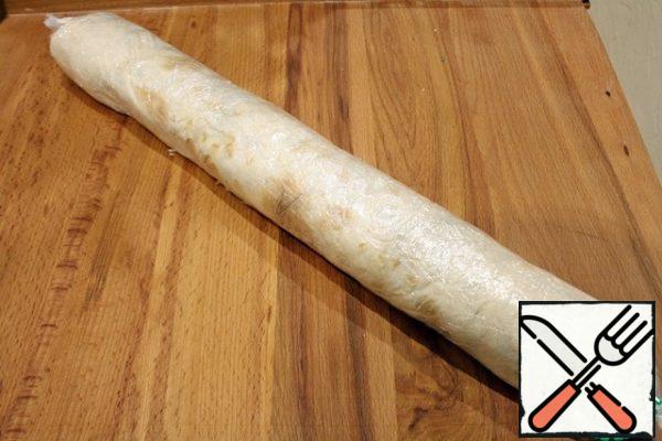 Tightly wrap with cling film and send to the refrigerator for 1-2 hours.