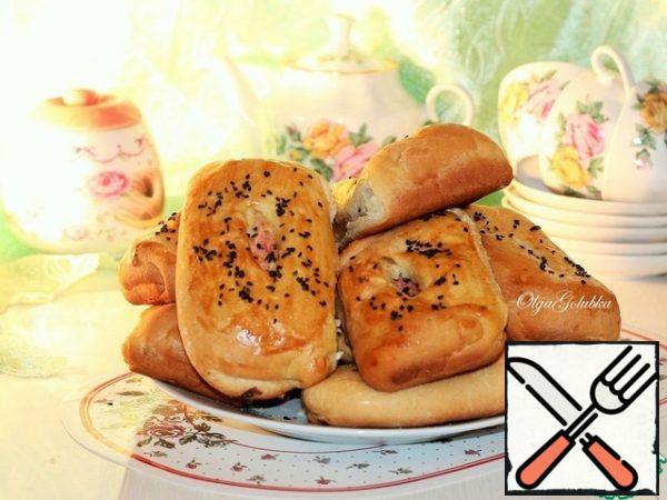 Send the baking tray with the pies to a preheated 180 C oven until golden brown.
Enjoy your meal!