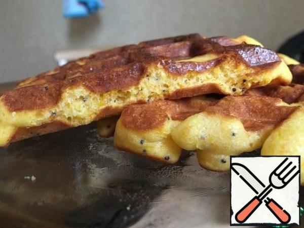 Bake in a waffle iron for about 4 minutes. Ready!