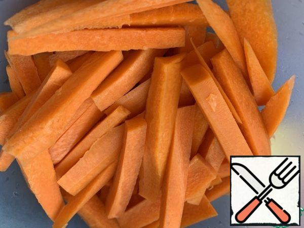 Cut the carrots into cubes.
