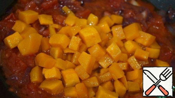 Without removing from the heat, add the finished pumpkin and mix well.