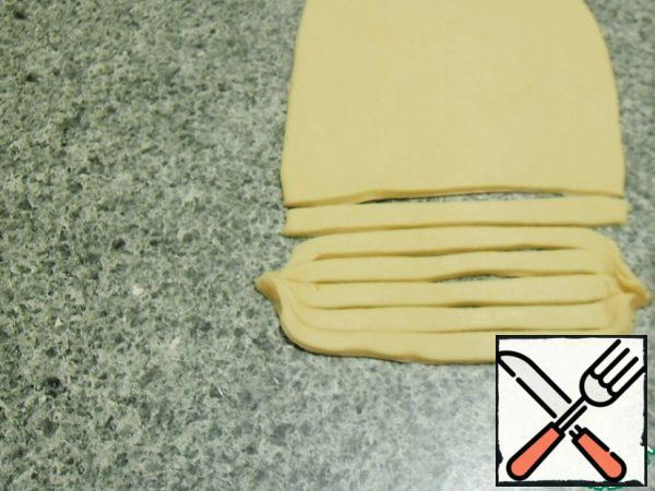 Connect the edges of the five ribbons,
stretch slightly,
