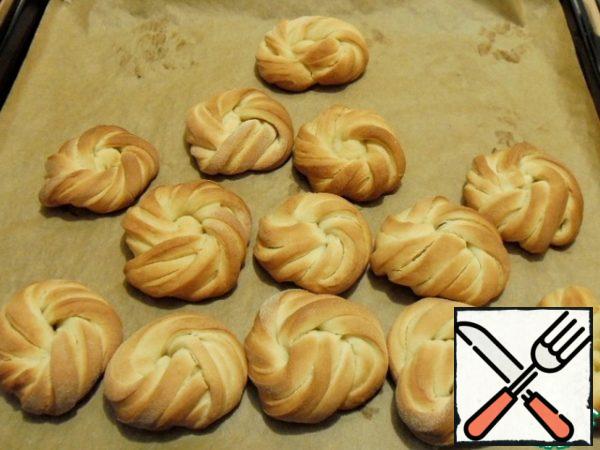 Bake in a hot oven at 180 degrees for 10-15 minutes.
