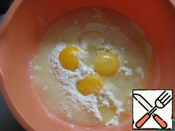 For the dough: in a bowl, combine the flour, wine, a pinch of salt, egg yolks and vegetable oil. Knead the dough (if necessary, you can add a little wine / flour if the dough will not be collected in a ball).