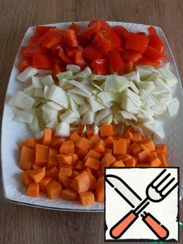 Cut the vegetables into cubes.