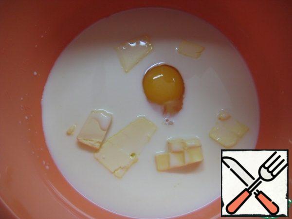 In warm milk add pieces of soft butter and eggs.