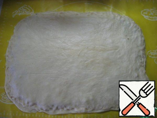 Cover the top with a second rolled layer of dough, slightly pinch the edges.