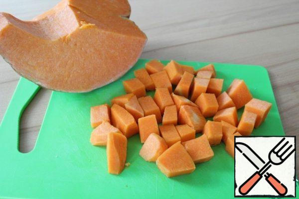 Pumpkin must be cleaned and cut into large cubes.