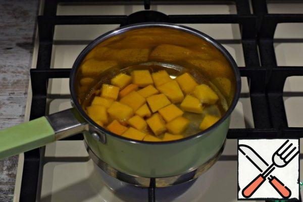 Pumpkin cut into small cubes, fill with water (200 ml) and cook until tender under a lid over moderate heat. The weight of the already peeled vegetable is given.