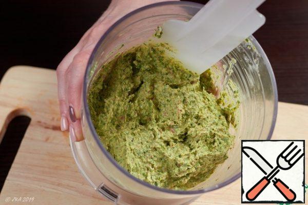 Grind everything until smooth, let it freeze in the refrigerator for 15 minutes.
