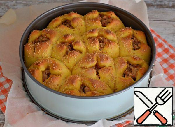 Bake the pie in a preheated 180° oven for 40 minutes. If the pie starts to turn very red, cover it with food foil 15 minutes before the end of the baking process. And always take into account the features of your equipment!

