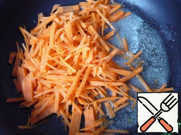 Meanwhile, melt 1 tbsp butter in a large skillet over medium-high heat. Add the chopped carrots and cook, stirring occasionally, until soft and ruddy 5-6 minutes.